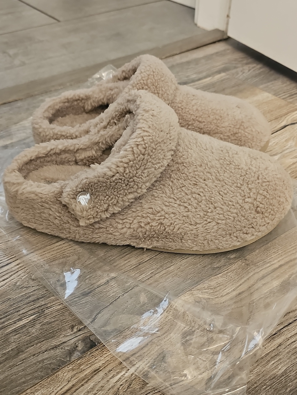 NWT Womans Crocs Plush Slip-On Clogs in Mushroom